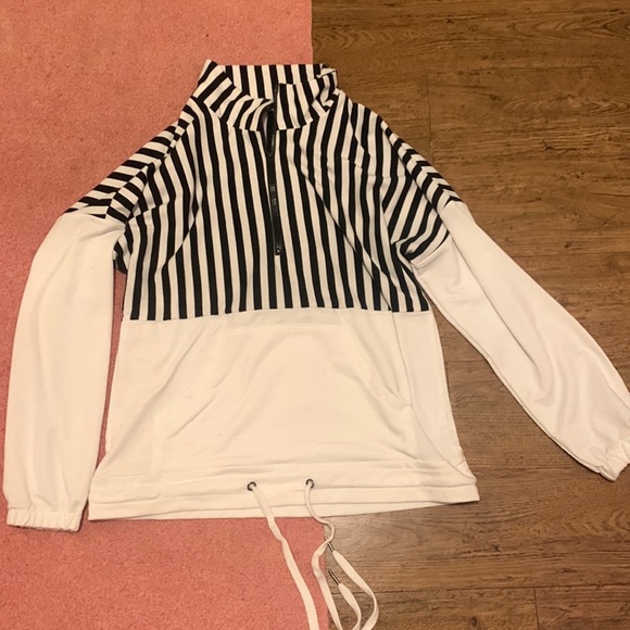 NWT * Z Avenue USA black and white half sweater - Picture 1 of 5